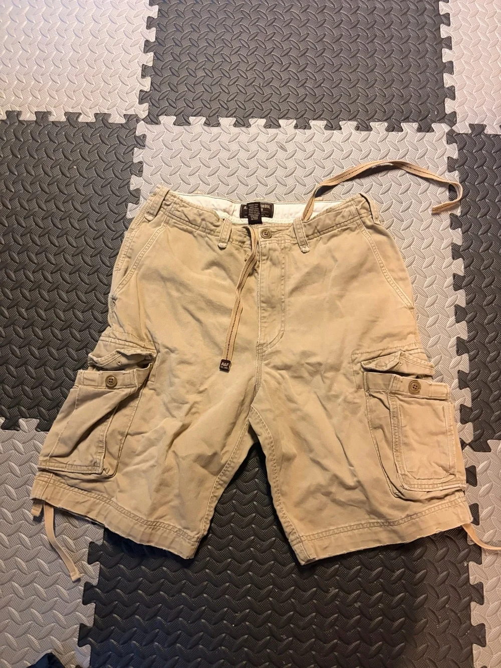 EUC Abercrombie & Fitch Tan Cargo Shorts with Utility Pockets